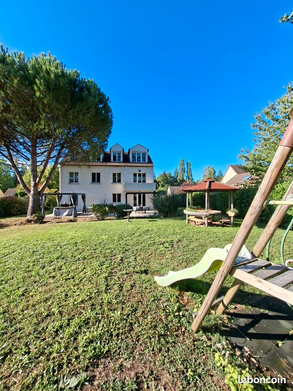 Maison 7 pièces 220 m² · à Saint-Fargeau-Ponthierry · 220 m² · 485 000 €