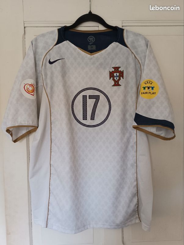 Quelle équipe de foot a un maillot rose ? - Fort Maillot