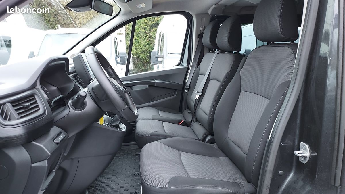 Renault TRAFIC III COMBI GRIS FONCÉ L2 2.0 BLUE DCI 150CH S&S ZEN 9 PLACES (image 8)