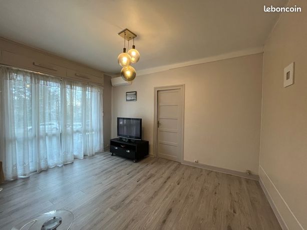 Parilly grand 2 pièces équipé entresol sans vis à vis