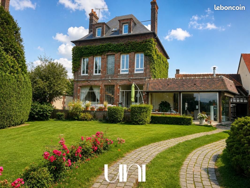 Maison 8 pièces 260 m² · à Mézidon Vallée d'Auge · 260 m² · 555 000 €
