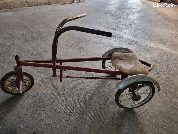 Tricycle cyclorameur ancien marque cyclo étoile vintage à Gif Sur