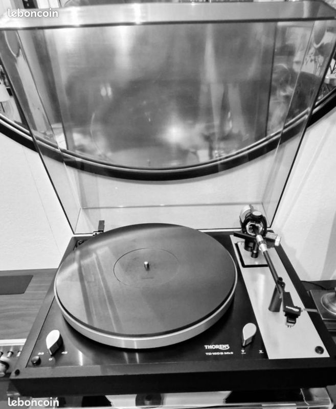 A vinyl dilemma = Thorens TD-165 vs. TD-160 – @stillplayvinyl on