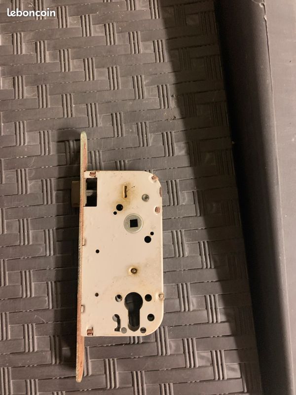 Serrure axe 50 têtière laiton à cylindre (image 2)