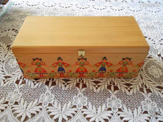 Boîte en bois - décoration personnages (image 1)