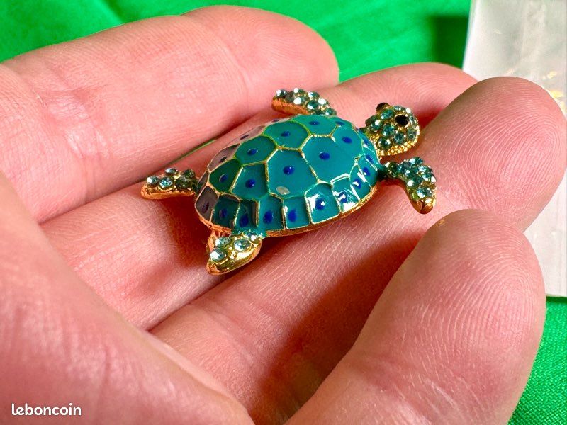 Broche Trembleuse Art Déco – Strass Vert, Bleu, Transparent – Laiton Doré – Vintage