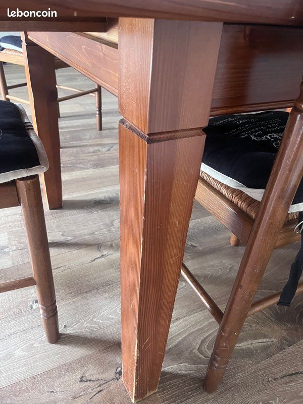 Table salle à manger et 8 chaises en bois (image 2)