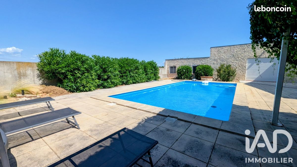 Maison 8 pièces 241 m² · à Saint-Geniès-de-Comolas · 241 m² · 470 000 €