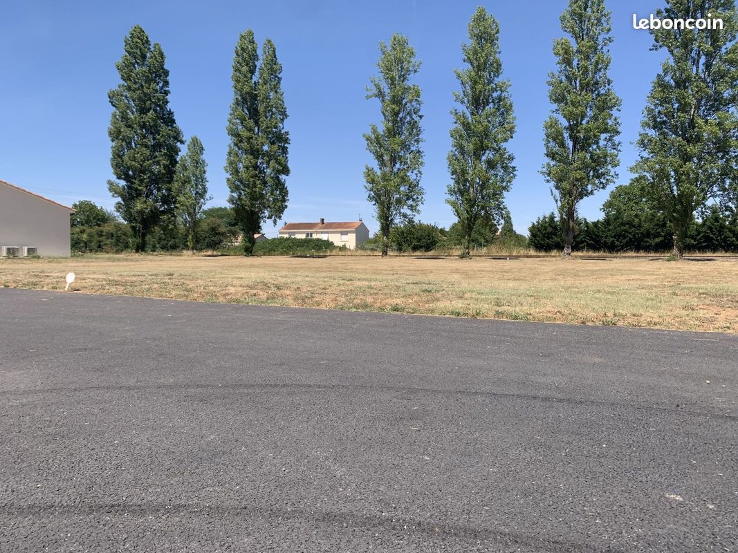 Terrain à bâtir de 713 m2 au prix de 39215 à SAINT-GERMAIN-DE-LUSIGNAN (17) · 39 215 €