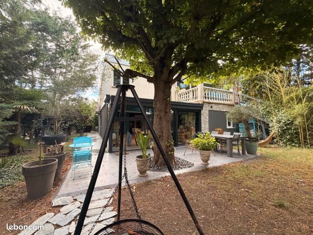 Maison 8 pièces 222 m² · à Saint-Maur-des-Fossés · 222 m² · 1 200 000 €