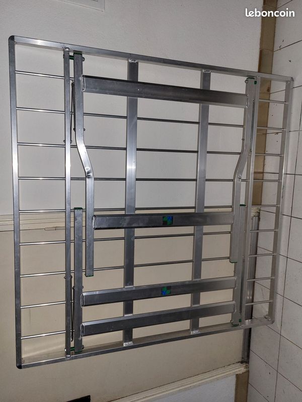 Table ALU inclinée NEUVE 120*120 pliable (image 3)