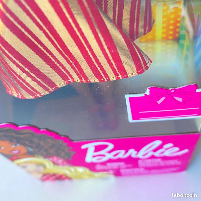 Barbie Festive De Noël 2018 Mattel - Édition "Joyeuses Fêtes", NEUVE En Boîte (boîte Légèrement Usée)