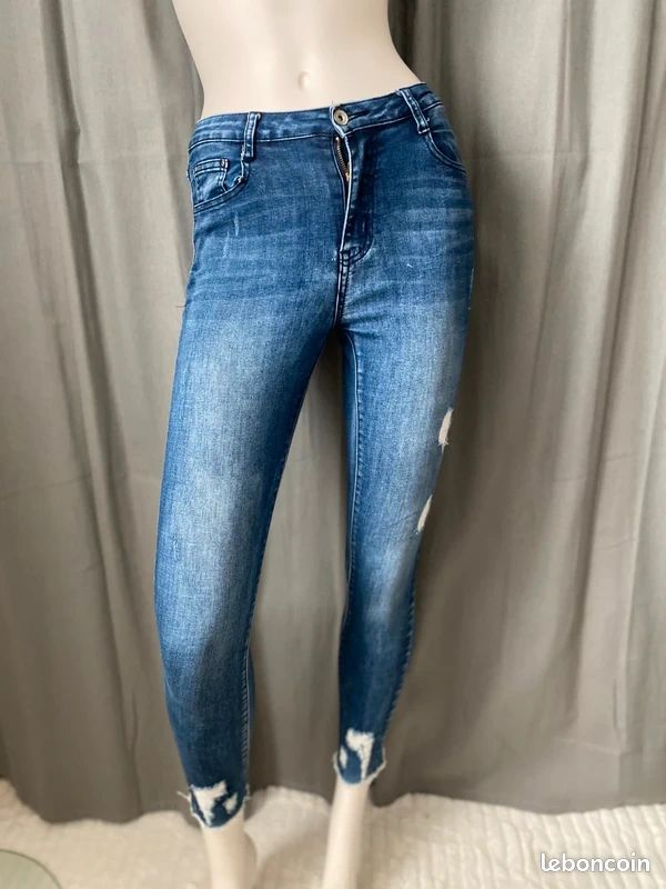 Jean Skinny Taille 38 Bleu Marine - 98% Coton 2% élasthanne - Très Bon état - Longueur 98,5cm (W28 L32)