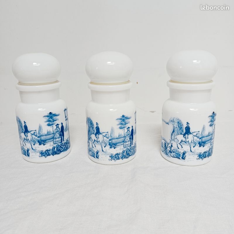 Lot de 3 pots d'apothicaire en opaline (image 2)