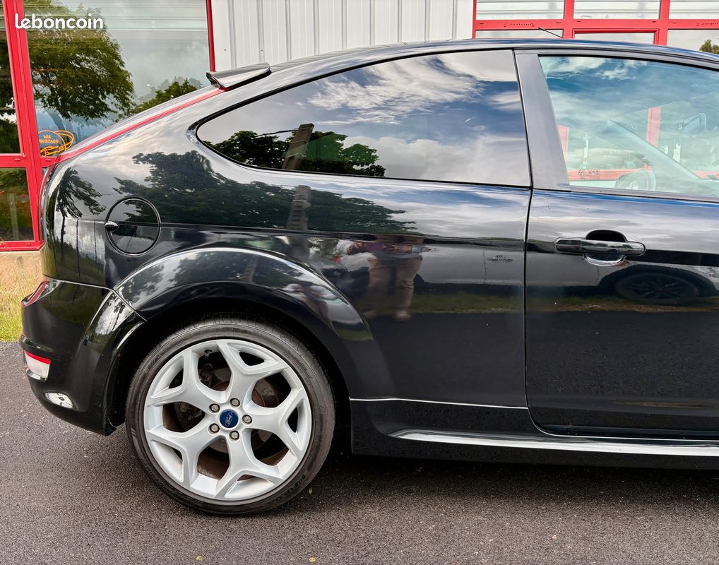 Ford Focus ST MK2 2.5 L Turbo 225 ch BVM6 - Recaro Vitres Teintées Jantes Alliage Démarrage Sans Clé - Suivie et Garantie 12 mois - A partir de 282e/mois (image 3)