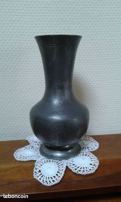Vase en étain signé « Les Etains de Paris » (image 1)