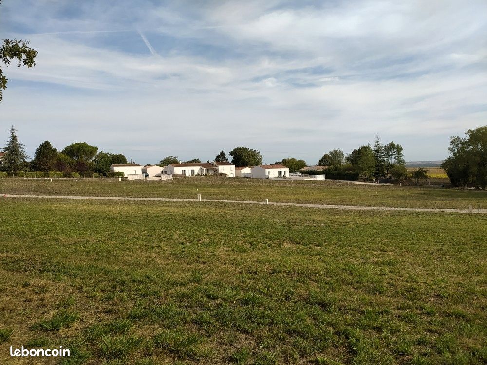 Vend terrain viabilisé dans lotissement · à Préguillac · 41 343 €