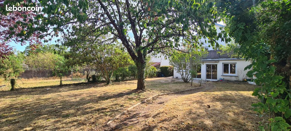 Maison 8 pièces 174 m² · à Gorges · 174 m² · 236 500 €