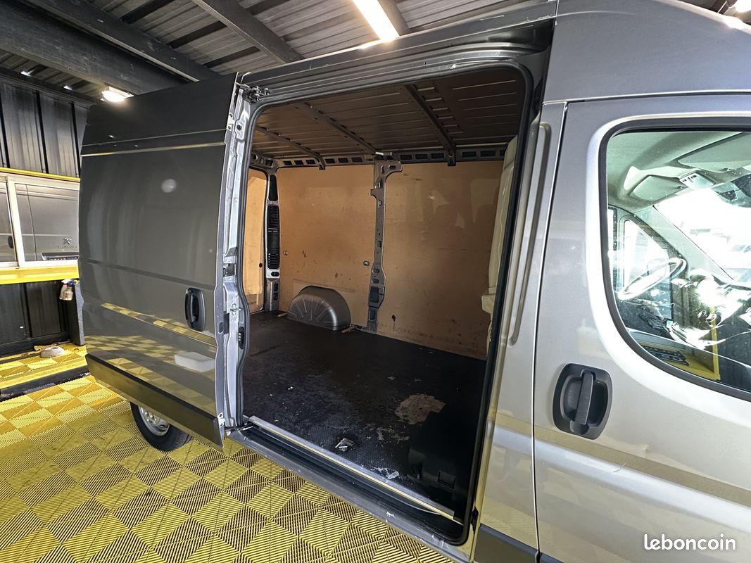 Peugeot BOXER FG 335 L2H2 2.2 BLUEHDI S&S 140CH ASPHALT (image 17)