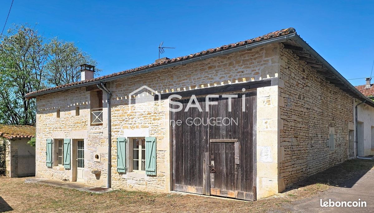 Maison 8 pièces 223 m² · à Chassiecq · 223 m² · 165 000 €