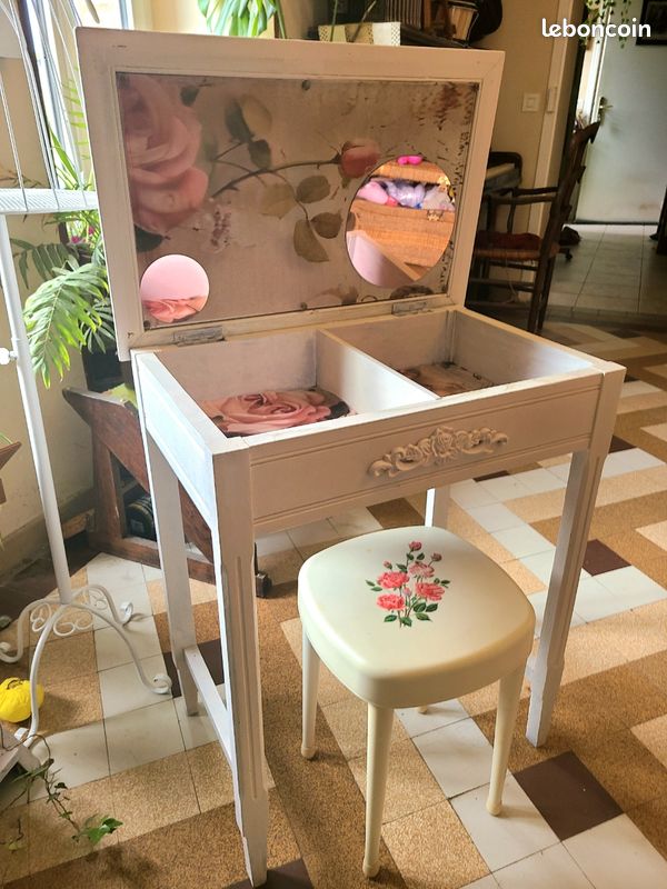 Coiffeuse en bois (image 1)