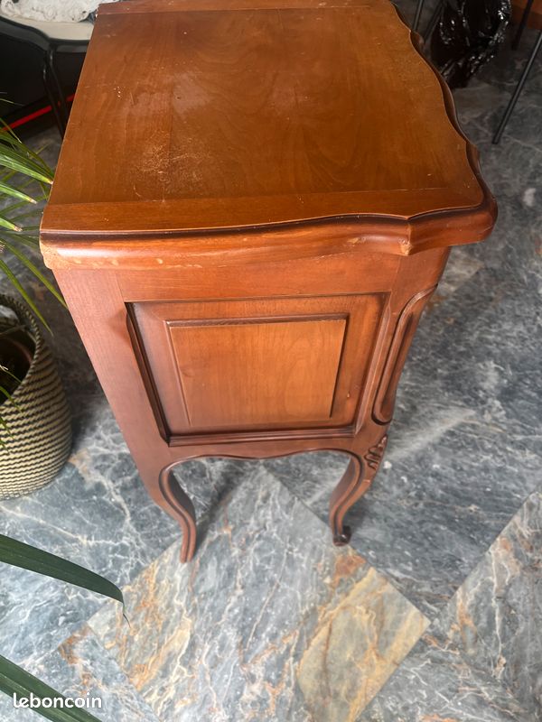 Lot de 2 charmantes tables d appoint vintage en merisier (image 2)