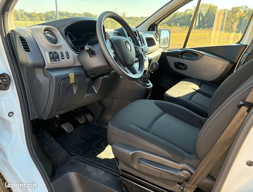 Vendu aux enchères le 18 octobre - RENAULT Trafic Fg L2H1 1200 1.6 dCi 120ch Confort - 2018 - 117 023 km (image 3)