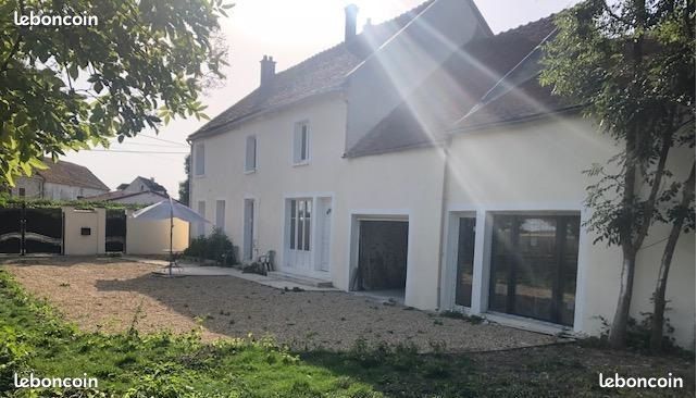 Maison 10 pièces 300 m² · à Villeneuve-sur-Bellot · 300 m² · 150 000 €