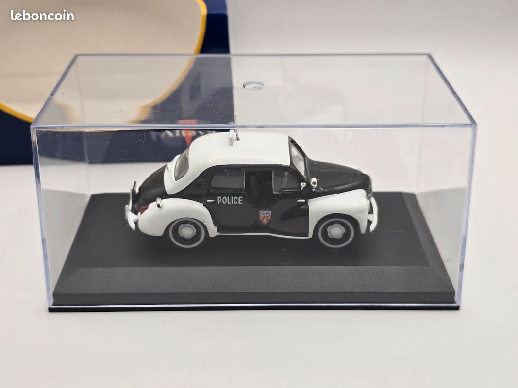 Black and white Renault 4CV POLICE – 1/43 scale model car