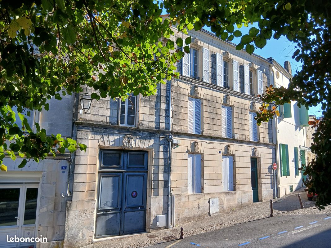 Maison 12 pièces 318 m² · à Pons · 318 m² · 181 000 €