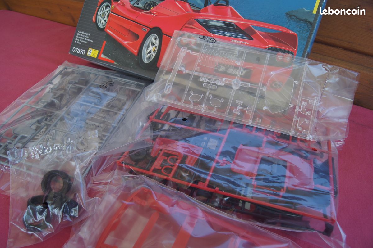 Maquette modèle réduit REVELL 1/24 FERRARI F50 Barchetta N°07376 