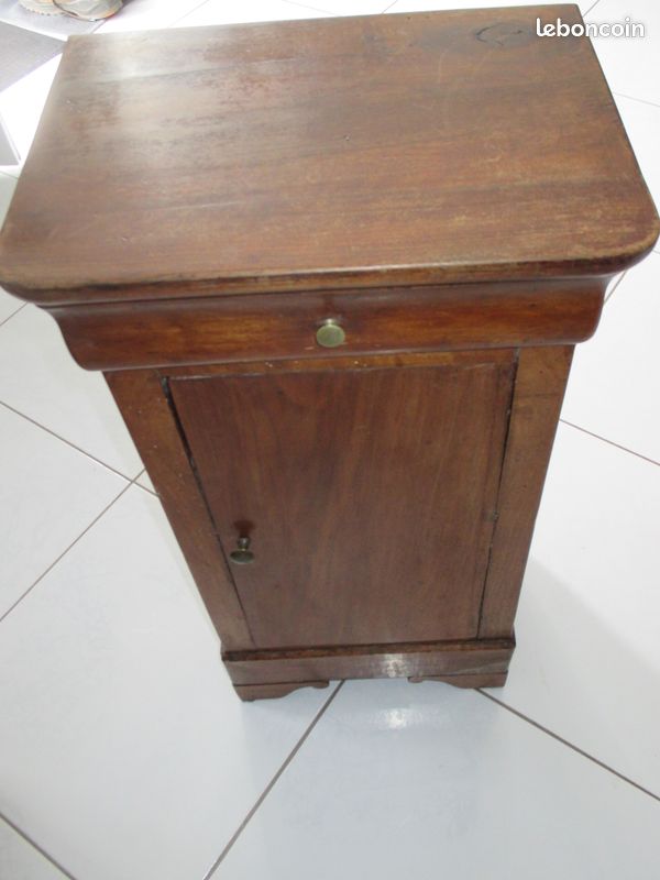 Vend une table de nuit en osier (image 2)