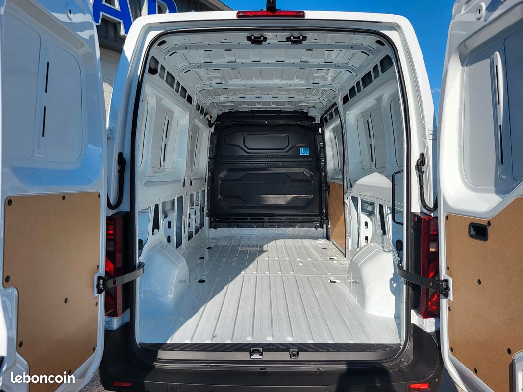 NISSAN INTERSTAR L3H2 FOURGON 2.0 DCI 170 A/T TEKNA 03 PLACES NEUF avec BOITE AUTOMATIQUE + CAMÉRA DE RECUL + RADARS AVANT et ARRIERE et LATÉRAUX / GARANTIE CONSTRUCTEUR 5 ANS ( Prix Vente 33 990 HT ) (image 5)