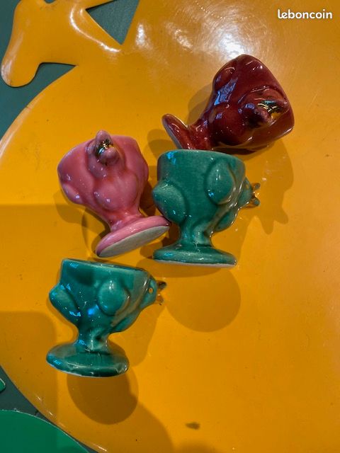 Lot 4 rares coquetiers anciens en céramique et forme de poule (image 1)