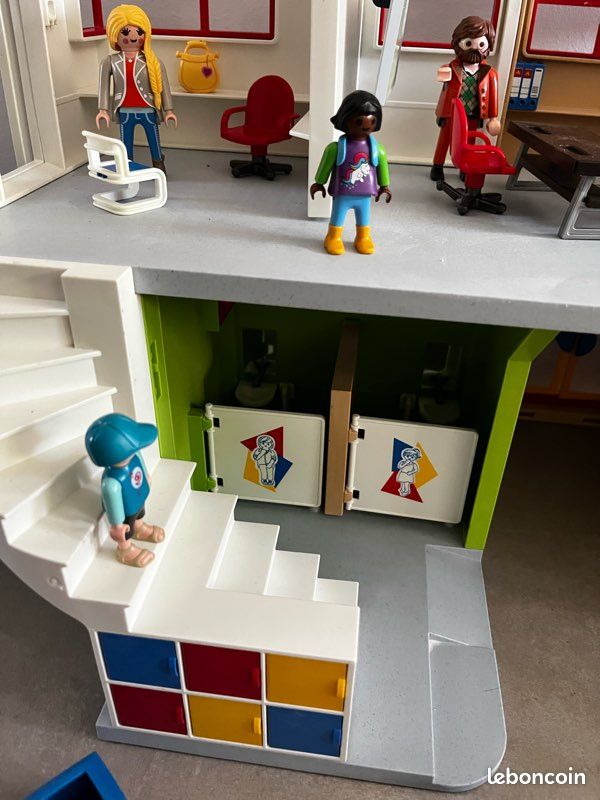 Playmobil 9453 Ecole aménagée city life - Jeux & Jouets