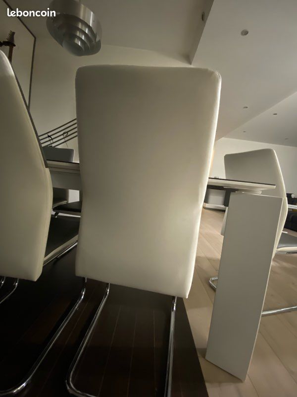 8 Chaises grises et blanches (image 4)