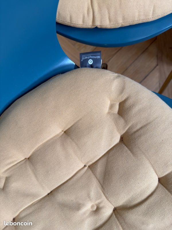 Chaise bleue canard « MADE » + pouf jaune « Atmosphera » (image 3)