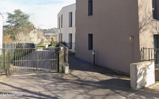 Parking/box Francheville · 102 €/mois