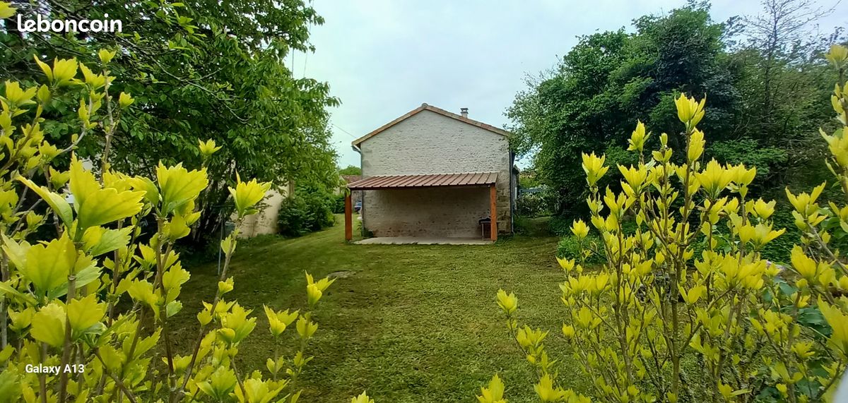 Belle longère en pierres - Ayron 86190 (image principale 9)