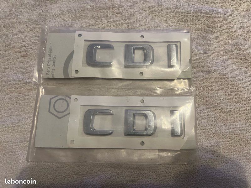 Autocollant Logo Lettres Coffre CLK Chrome Argent - Compatible Mercedes CLK200 CLK230 CLK320