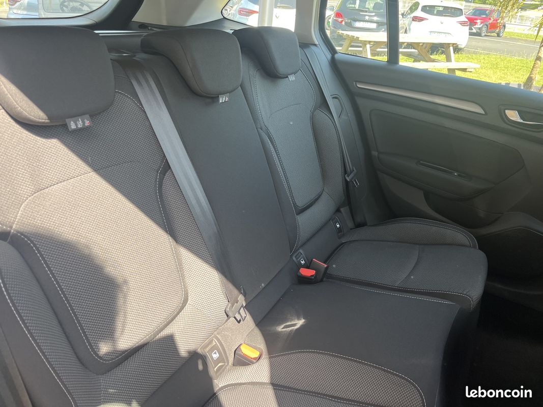 Renault MEGANE IV ESTATE 1.5 BLUE DCI 115CH EVOLUTION EDC (image 8)