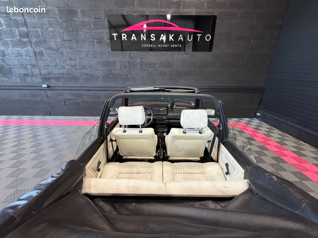 VOLKSWAGEN GOLF CABRIOLET 1.8 90ch - MOTEUR REFAIT 5000KMS - CAPOTE NEUVE - PEINTURE NEUVE - DOSSIER PHOTO RESTAURATION... (image 14)