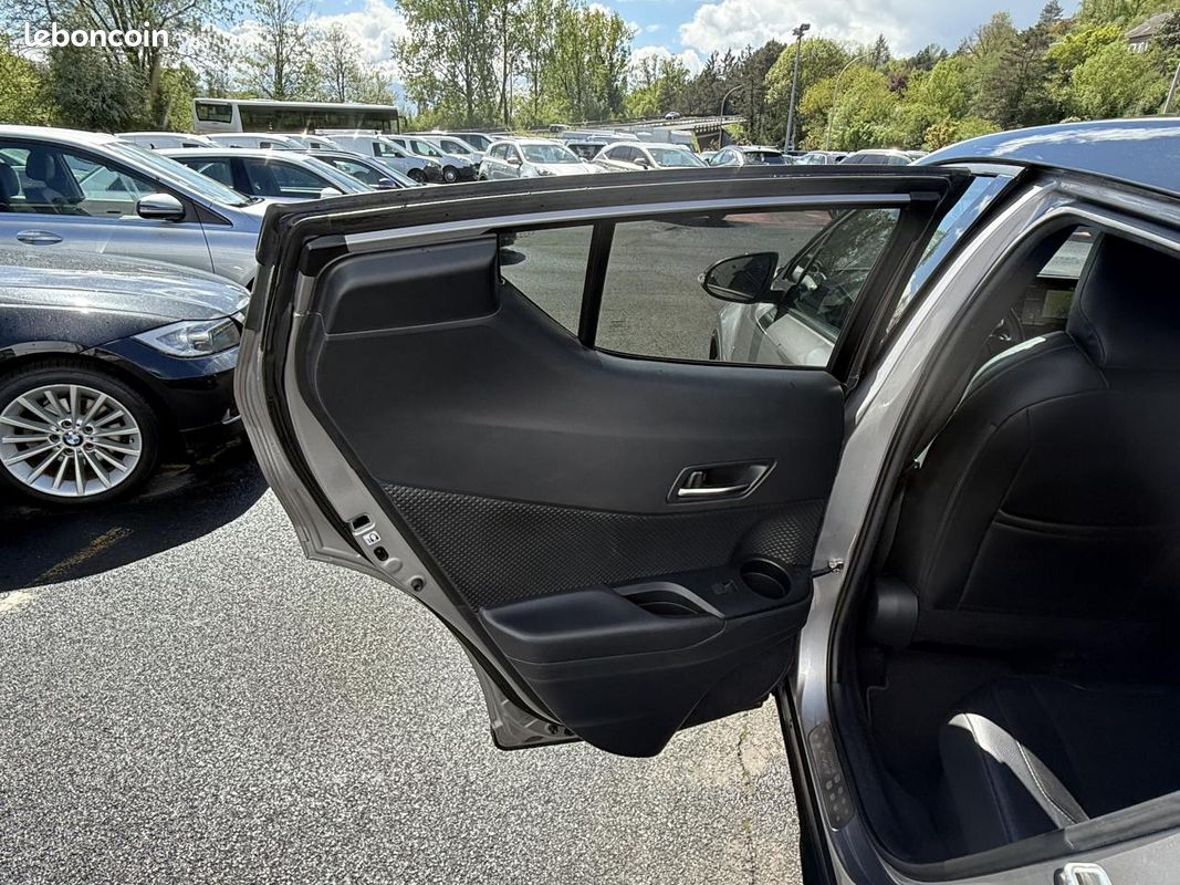 TOYOTA C-HR 2.0 Hybrid - BV e-CVT Collection GPS + CAMERA AR + CLIM (image 32)