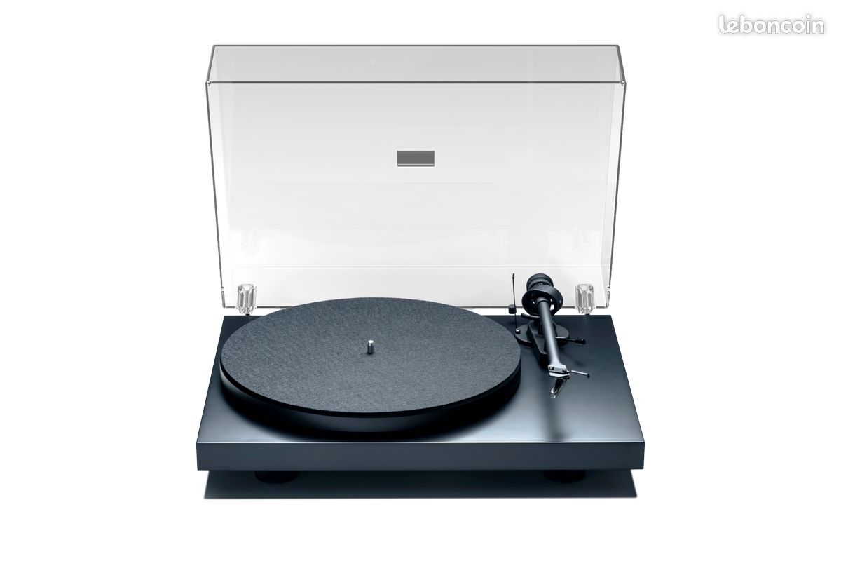 PRO-JECT Debut 3 (OM5E) Noir Matt - Platine vinyle audiophile (image 1)