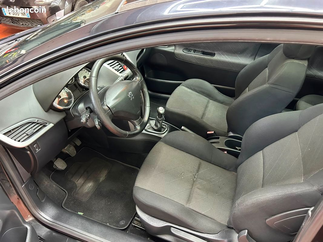 Peugeot 207 1.4, 16V, 90CH, PANORAMIQUE (image 8)