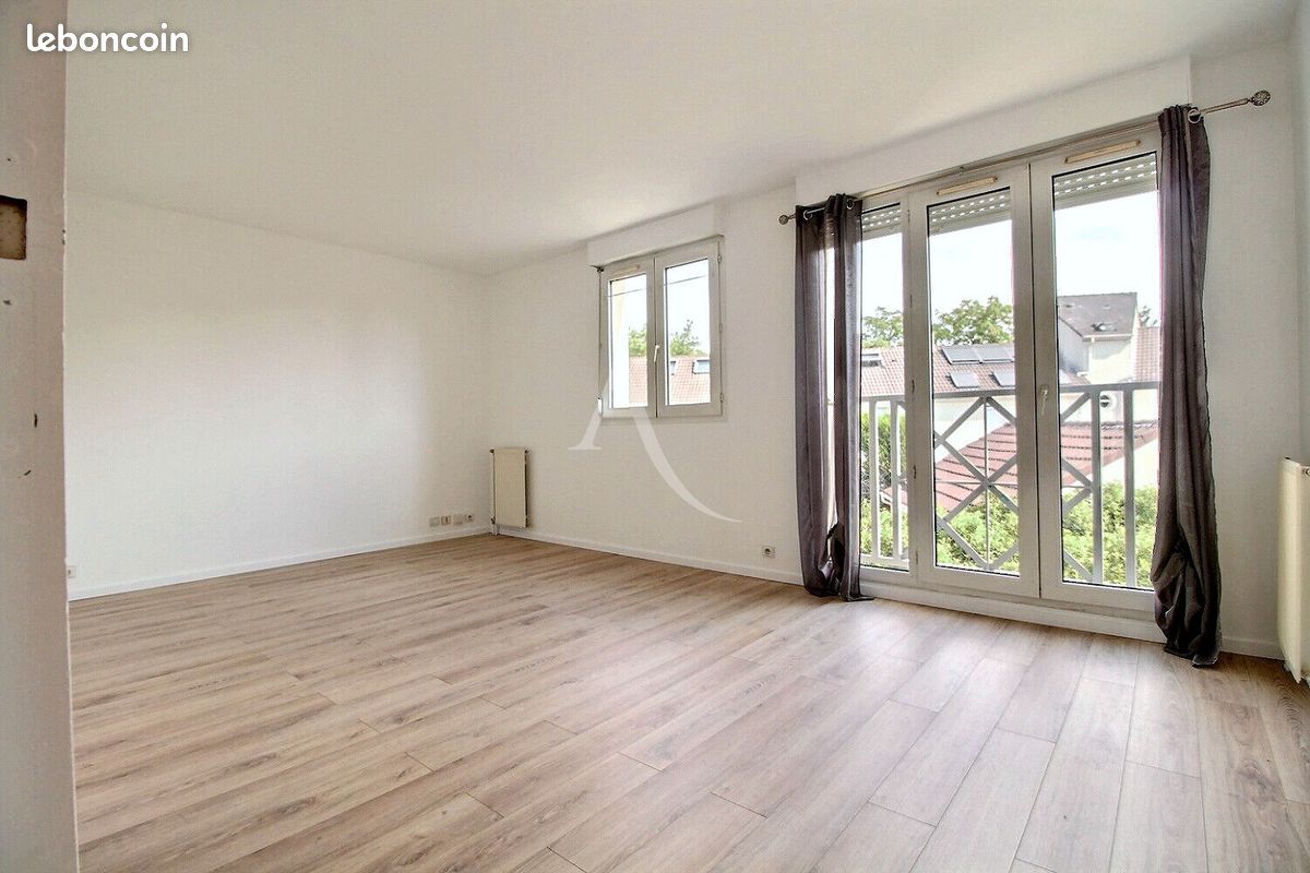 Appartement 1 pièce 31 m² · à Montigny-le-Bretonneux · 31 m² · 783 €