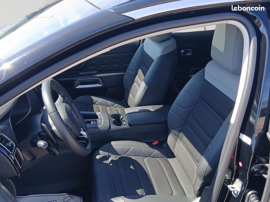 Citroen C5 Aircross 1.6 Hybride rechargeable 225 MAX + TOIT OUVRANT / VISION 360 / JANTES 19 / COFFR (image 12)