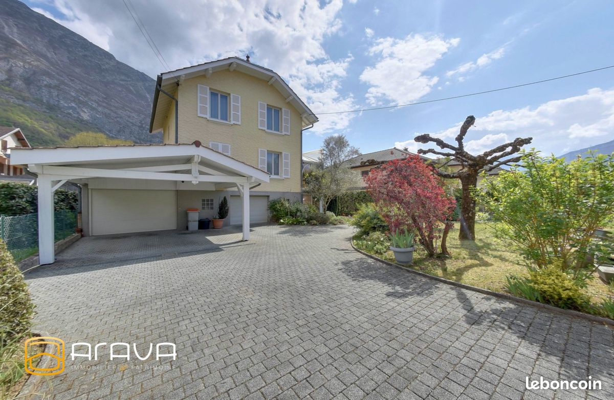 Maison 6 pièces 251 m² · à Saint-Égrève · 251 m² · 640 000 €