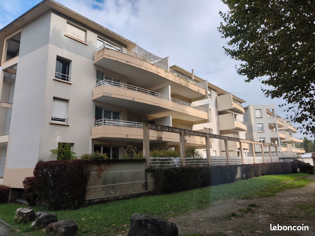 Garage box sous sol · à Saint-Martin-d'Hères · 18 000 €