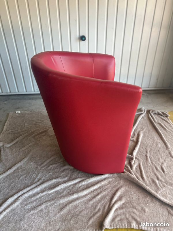 Fauteuil club rouge en simili cuir – 75 cm de haut (image 2)